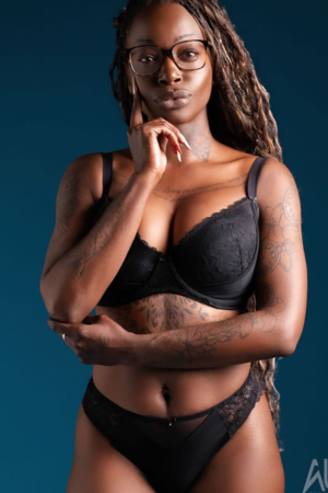 Mørk babe som statist